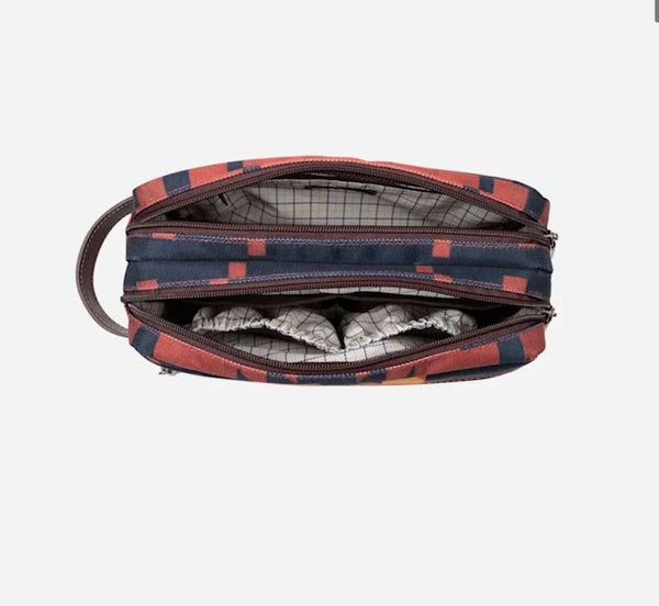 Spider Rock Toiletry Bag